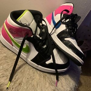 air jordan 1 mid white black cyber pink